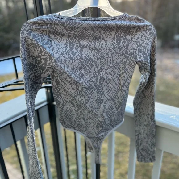 Grey knit bodysuit - Picture 2 of 4